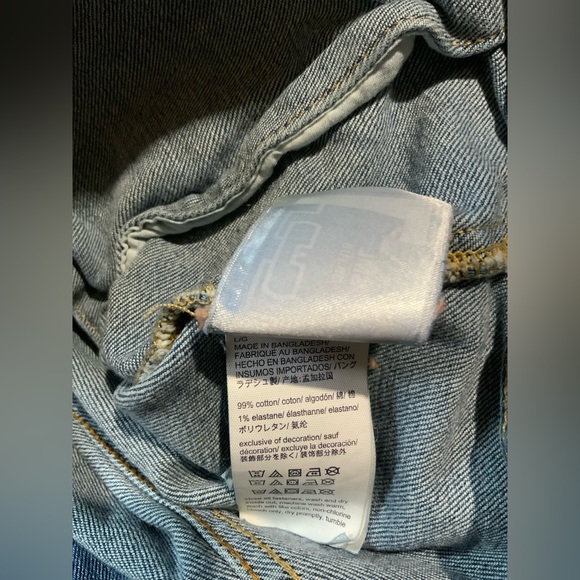 Tommy Hilfiger Vintage Women's Blue Denim Jacket, Classic Trucker Styling Size L - Picture 4 of 4